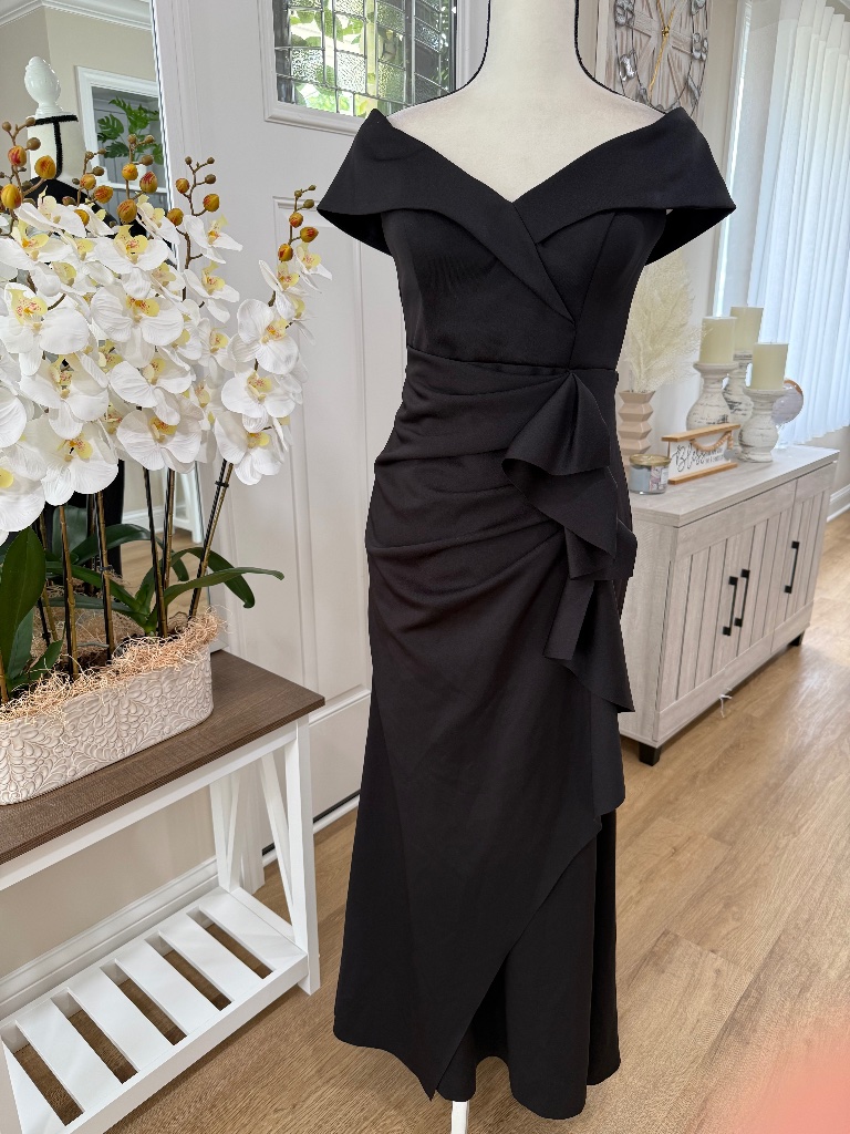 Xscape Women's Sz.8p Long Off-The-Shoulder Sweetheart Neckline Formal